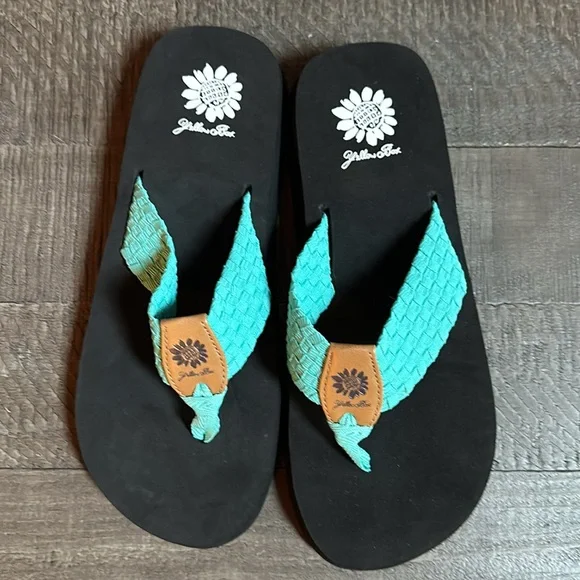 Yellow box flip-flops, turquoise size 7 1/2 - Picture 2 of 3